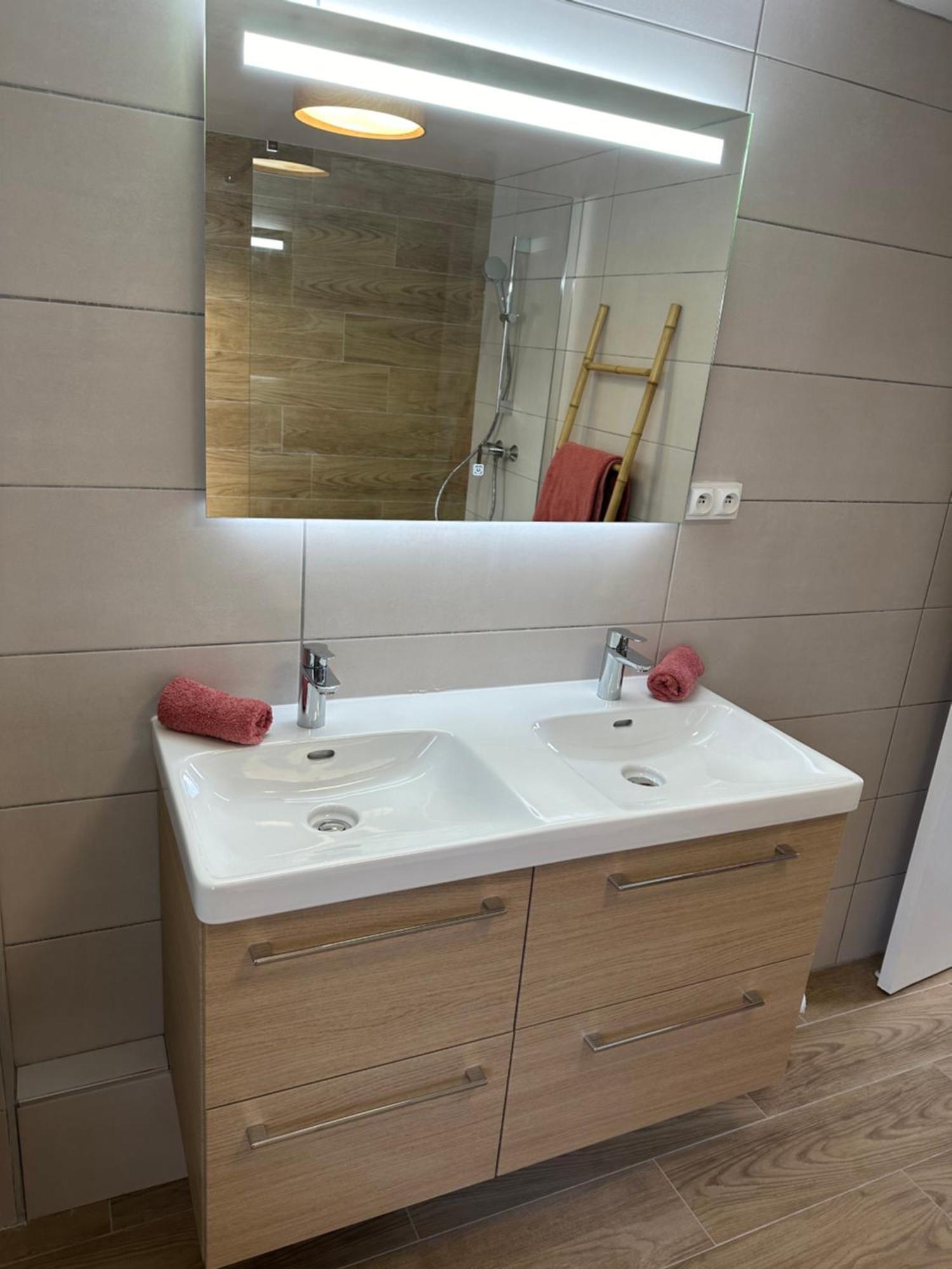 Maison Familiale, 13 Lits, 3 Sdb, Parking Gratuit, Jardin, Terrasse Bourges Exterior foto